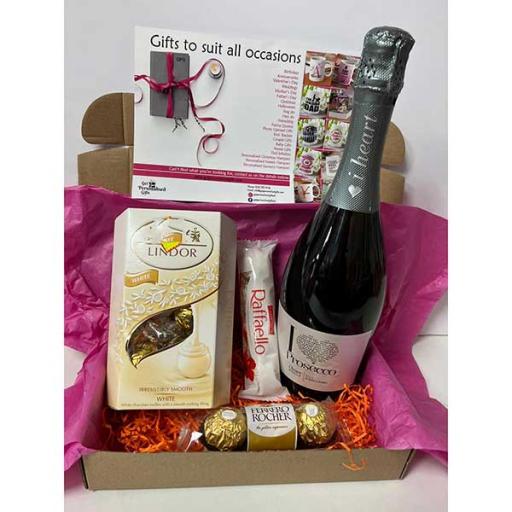 I-Heart-Prosecco-and-Lindor-and-Ferrero-Rocher-Hamper-15.jpg