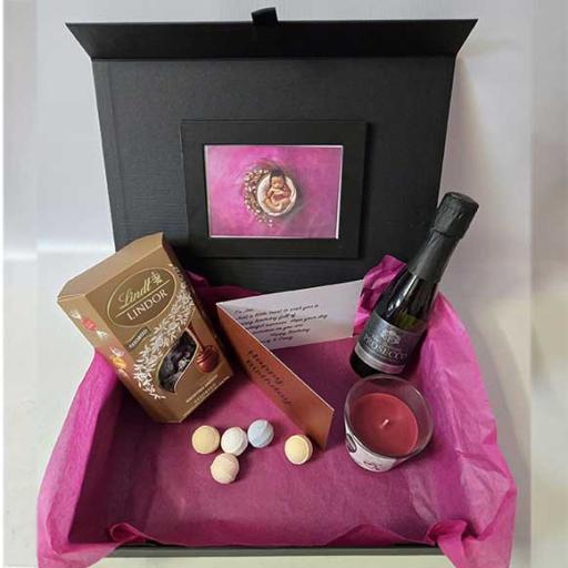 pamper-luxury-Hamper-with-Personalised-Candle-and-Personalied-Photos.jpg